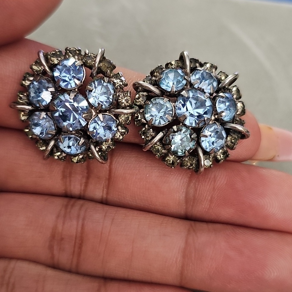 VINTAGE KRAMER CLIP ON EARRINGS - Picture 3 of 7